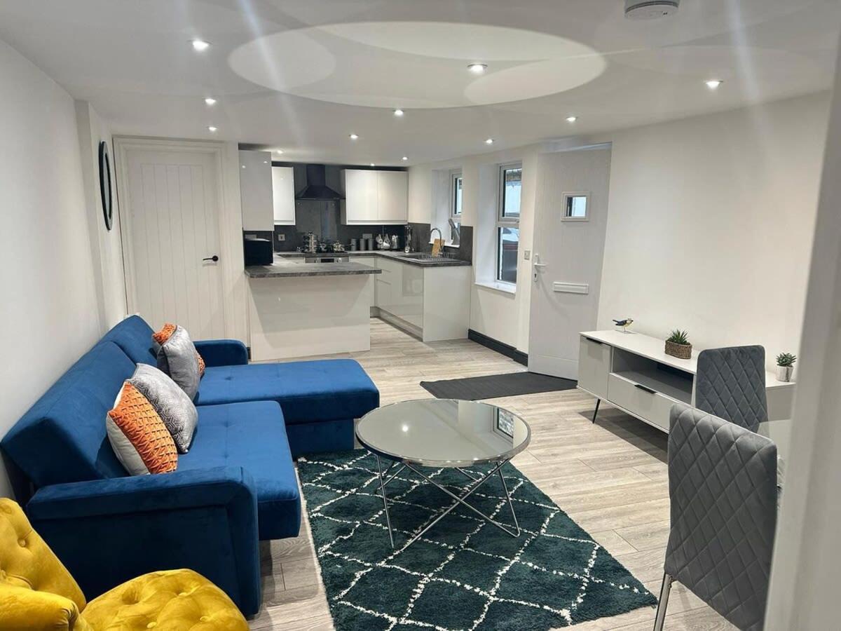 1 Bedroom Apartment - Abacus House - Huntingdon Town Centre - Contractor Friendly - Free Parking - Full Kitchen - Washer Dryer - Spacious - Ideal For Work Stays Exterior foto